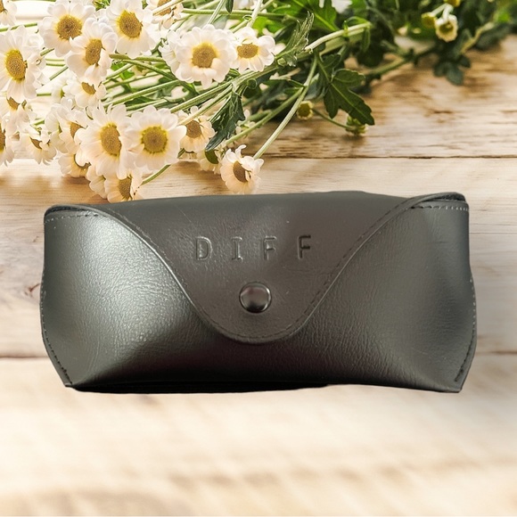 𐙚⋆˚✿˖° Diff Eyewear 𐙚⋆˚✿˖° - Picture 5 of 6